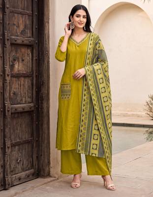 Green premium mal chanderi star cut embroidered kurta set with pant & cotton printed dupatta 1