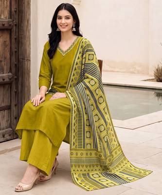 Green premium mal chanderi star cut embroidered kurta set with pant & cotton printed dupatta 3