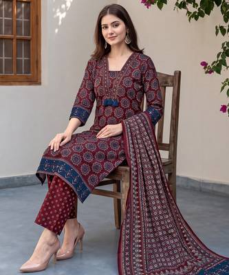 Red cotton floral printed straight kurta set with dupatta for women 3