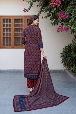 Red cotton floral printed straight kurta set with dupatta for women 5