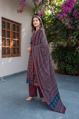 Red cotton floral printed straight kurta set with dupatta for women 4