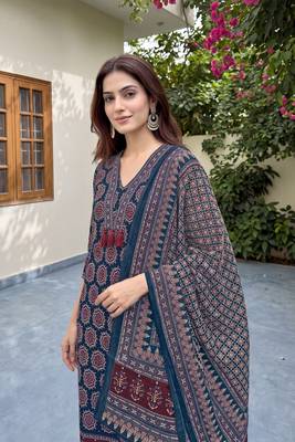 Blue cotton floral printed straight kurta set with dupatta for women 2