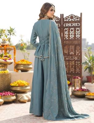 Blue hand embroidered silk blend kurta set 2