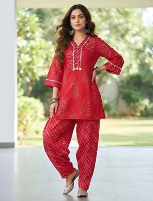 Red floral printed cotton kurta set 1