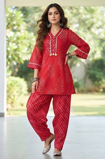 Red floral printed cotton kurta set
