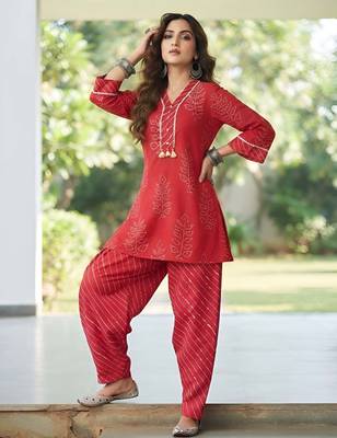 Red floral printed cotton kurta set 3