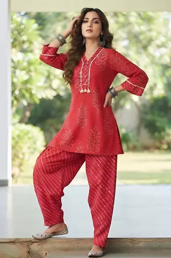 Red floral printed cotton kurta set