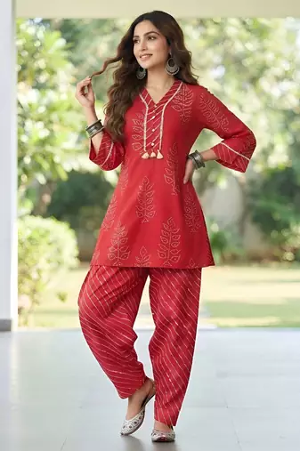 Red floral printed cotton kurta set