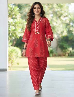 Red floral printed cotton kurta set 5