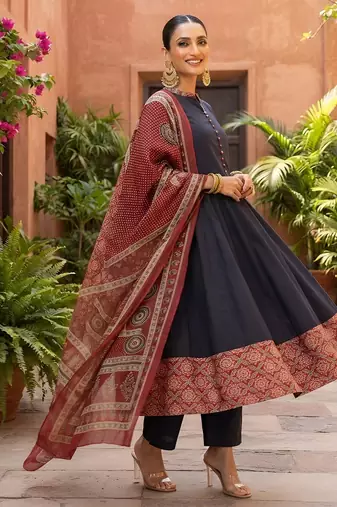 Black floral printed cotton kurta set