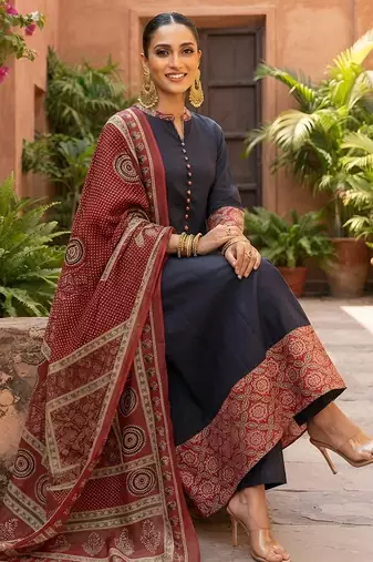 Black floral printed cotton kurta set