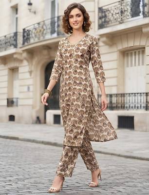 Off white floral printed viscose rayon kurta set 3