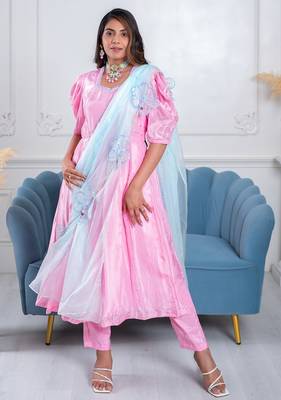 Baby pink 3 piece suit set with embellished dupatta 2