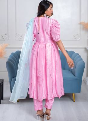 Baby pink 3 piece suit set with embellished dupatta 3