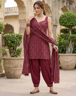 Burgundy floral printed cotton kurta set 3
