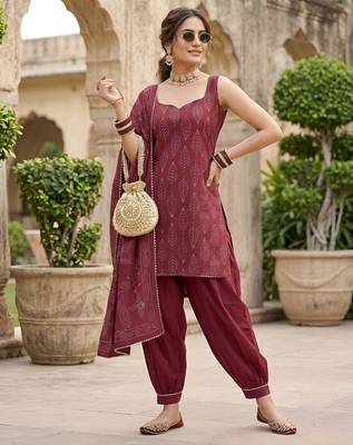 Burgundy floral printed cotton kurta set 4