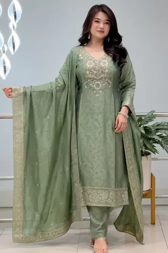 Green silk blend embroidered kurta set