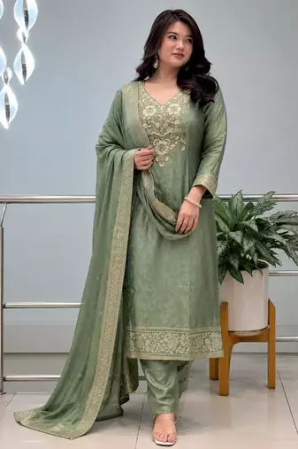 Green silk blend embroidered kurta set
