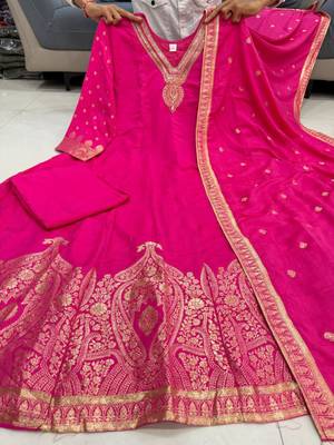 Magenta chanderi embroidered flared gown set 2