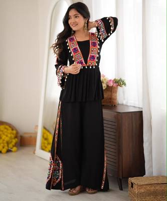 Black silk blend embroidered palazzo set 2