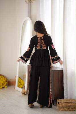 Black silk blend embroidered palazzo set 4