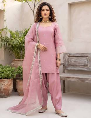 Pink hand embroidered silk blend kurta set 1