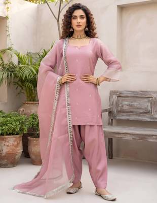 Pink hand embroidered silk blend kurta set 3