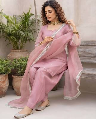 Pink hand embroidered silk blend kurta set 4