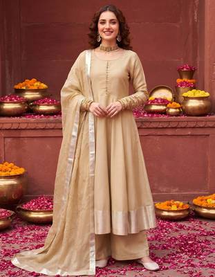 Beige hand embroidered silk blend kurta set 1