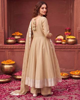 Beige hand embroidered silk blend kurta set 3