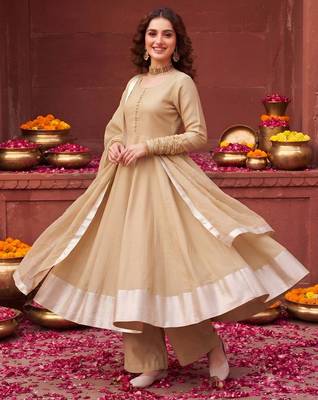 Beige hand embroidered silk blend kurta set 4