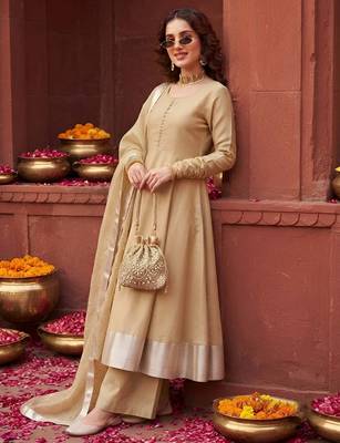 Beige hand embroidered silk blend kurta set 5