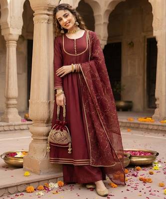Maroon hand embroidered silk blend kurta set 3