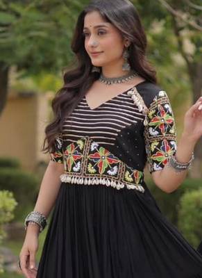 Black rayon embroidered flared gown set 4