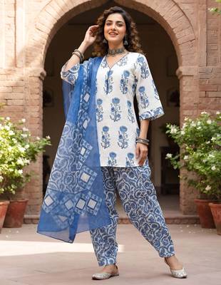 White floral printed cotton kurta set 3