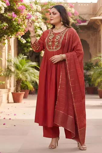 Red hand embroidered chanderi silk kurta set