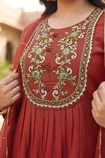 Red hand embroidered chanderi silk kurta set