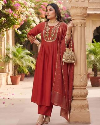 Red hand embroidered chanderi silk kurta set 4