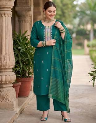 Green hand embroidered chanderi silk kurta set 2
