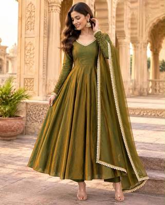 Green silk blend lace flared gown set 1