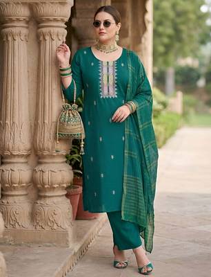 Green hand embroidered chanderi silk kurta set 3