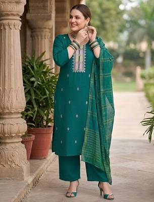 Green hand embroidered chanderi silk kurta set 4