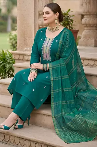 Green hand embroidered chanderi silk kurta set