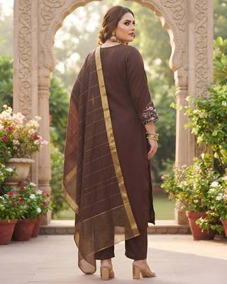 Brown hand embroidered chanderi silk kurta set 2
