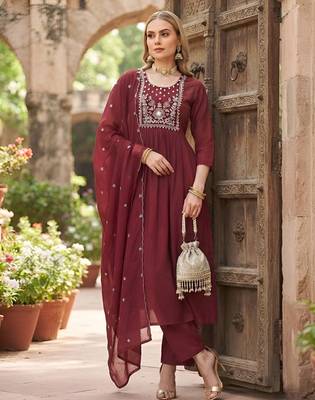 Maroon hand embroidered silk blend kurta set 1