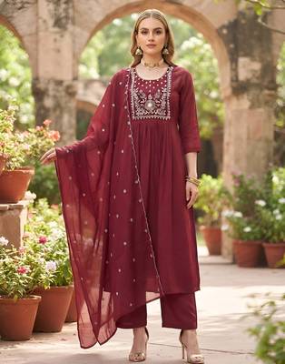 Maroon hand embroidered silk blend kurta set 4