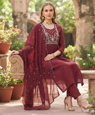 Maroon hand embroidered silk blend kurta set 5