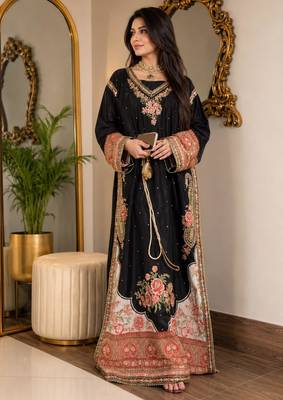Black silk blend embroidered kurta set 2