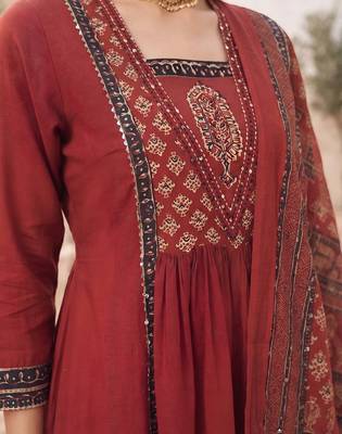 Maroon floral printed cotton kurta set 4