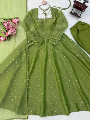 Green silk blend plain flared gown set 3